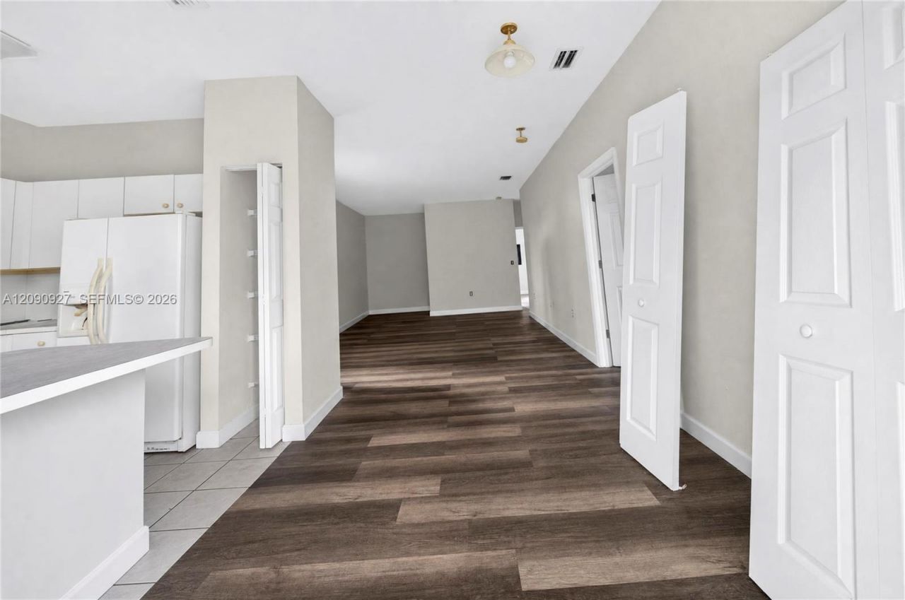 359 NE 27th Ter, Unit 204, Homestead, FL 33033 Photo