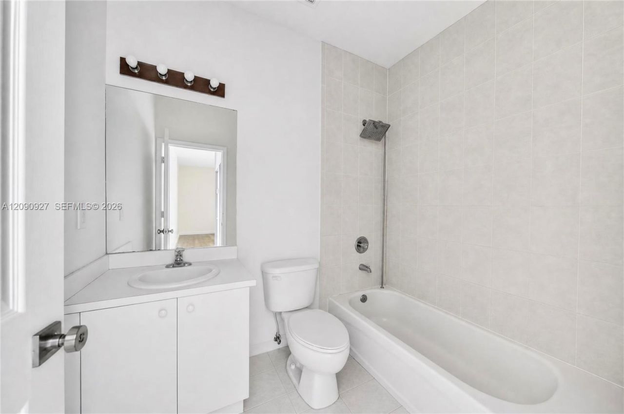359 NE 27th Ter, Unit 204, Homestead, FL 33033 Photo