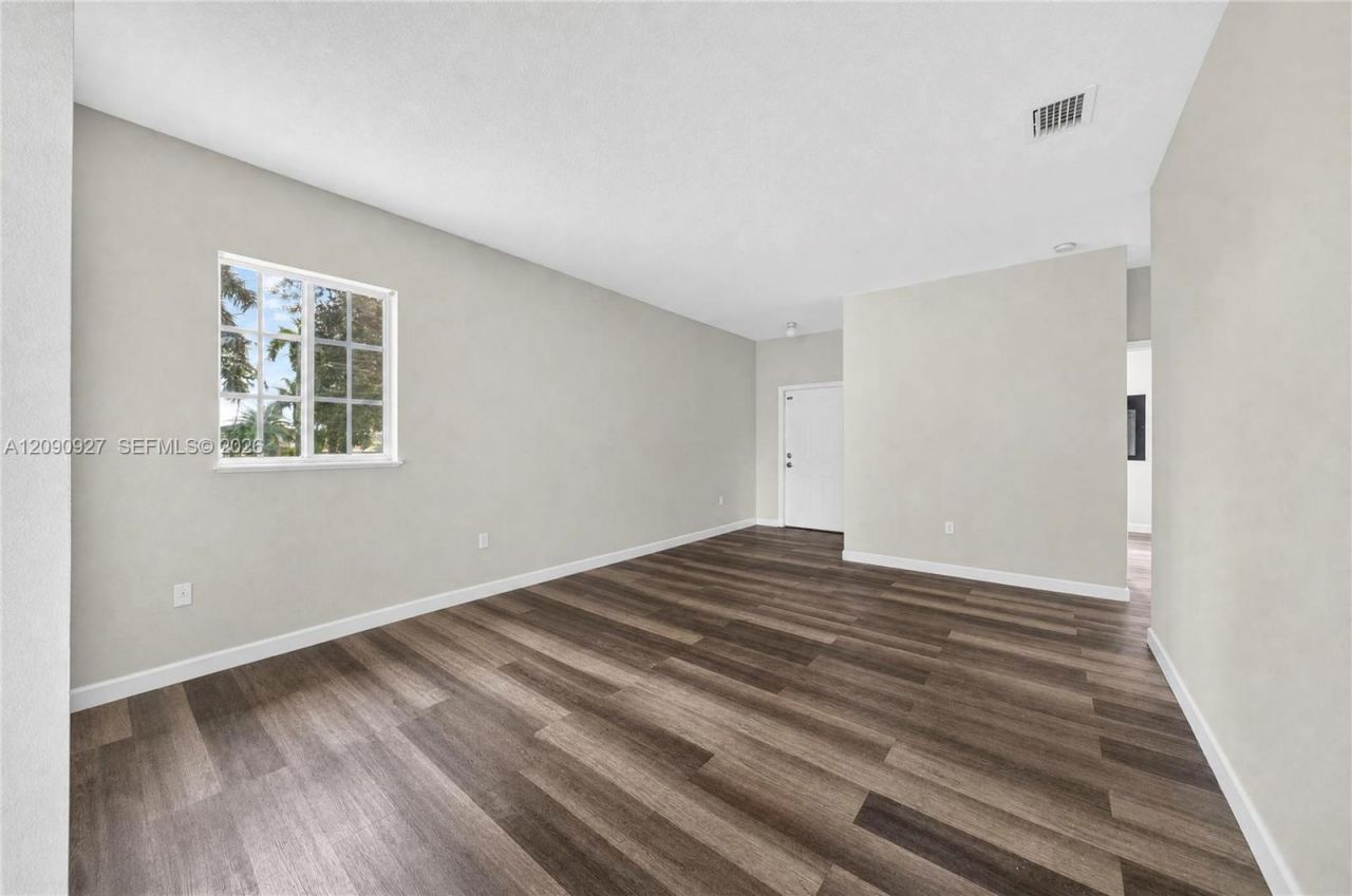 359 NE 27th Ter, Unit 204, Homestead, FL 33033 Photo