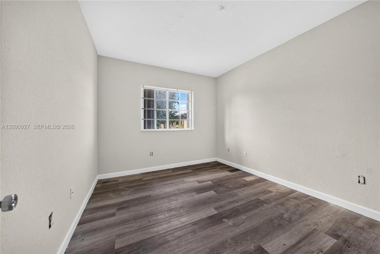 359 NE 27th Ter, Unit 204, Homestead, FL 33033 Photo
