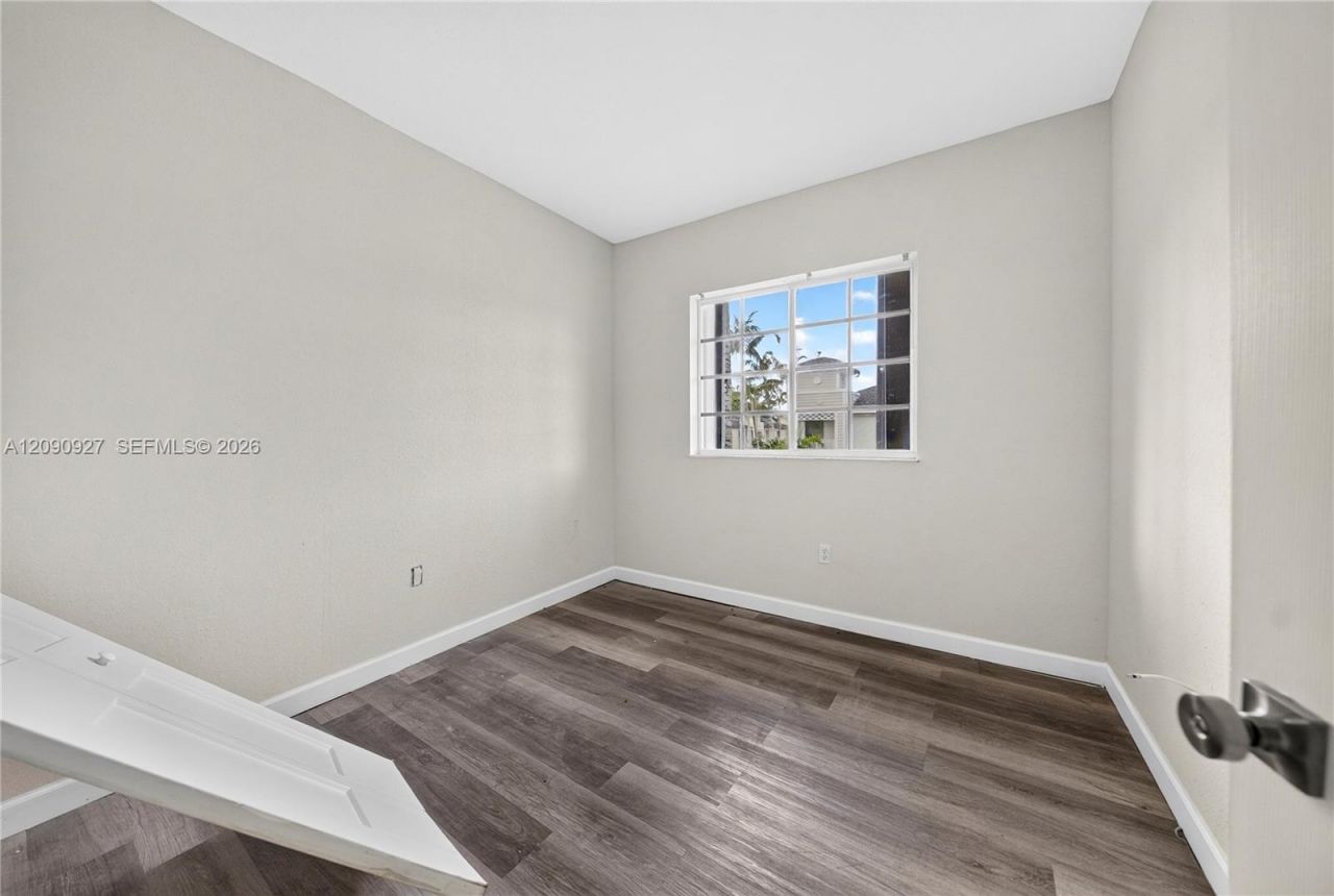 359 NE 27th Ter, Unit 204, Homestead, FL 33033 Photo