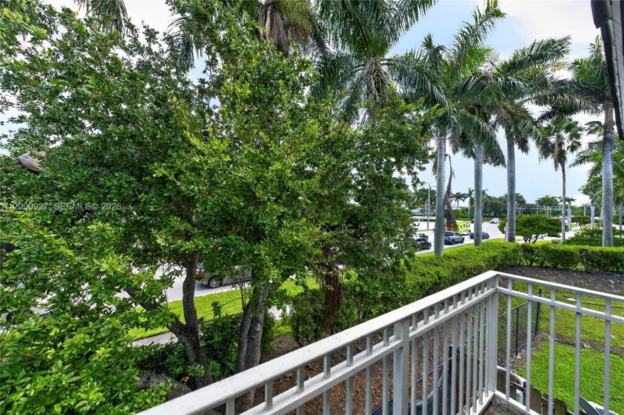 359 NE 27th Ter, Unit 204, Homestead, FL 33033 Photo