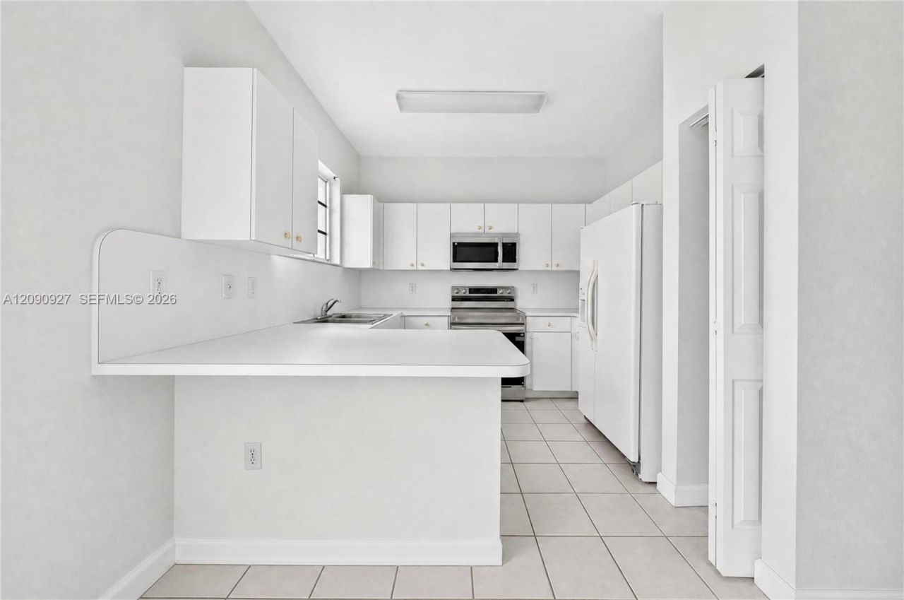 359 NE 27th Ter, Unit 204, Homestead, FL 33033 Photo