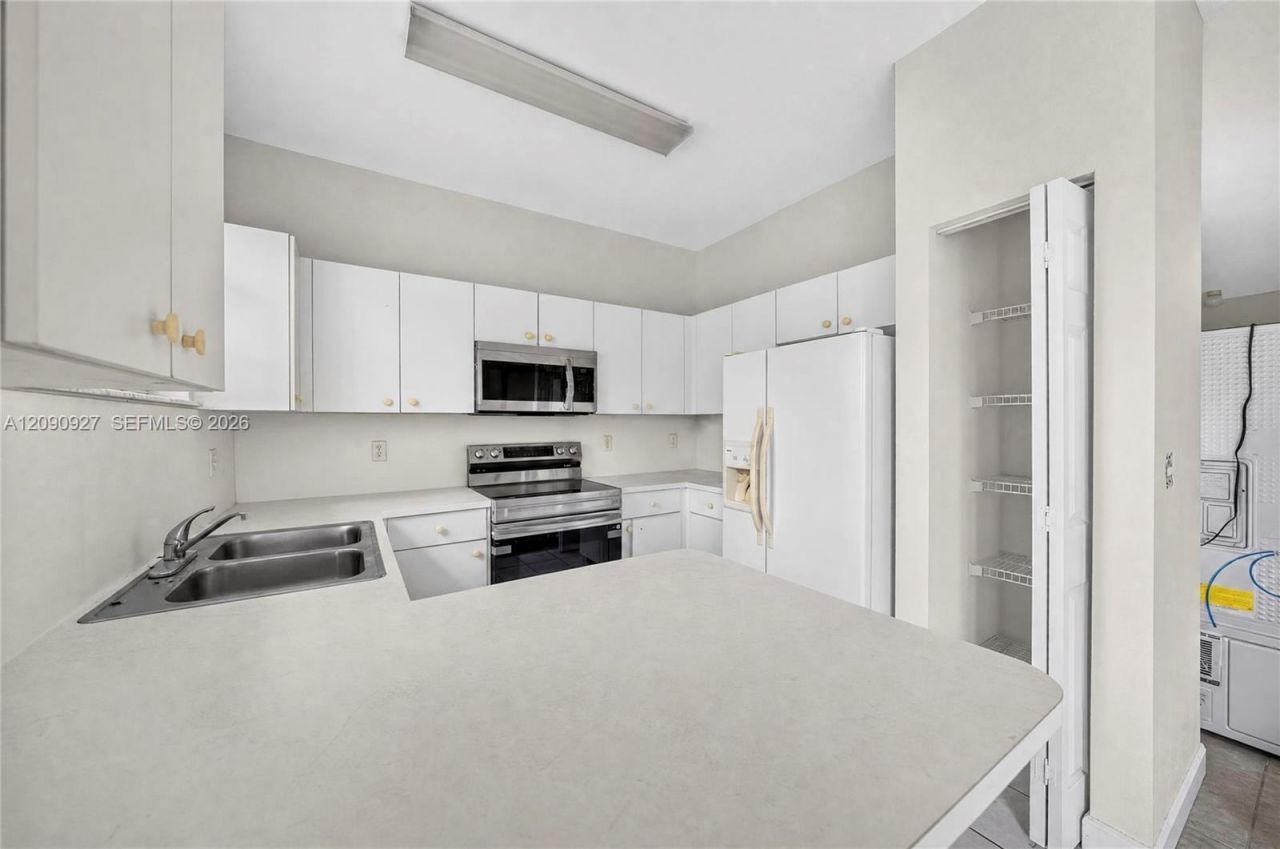 359 NE 27th Ter, Unit 204, Homestead, FL 33033 Photo