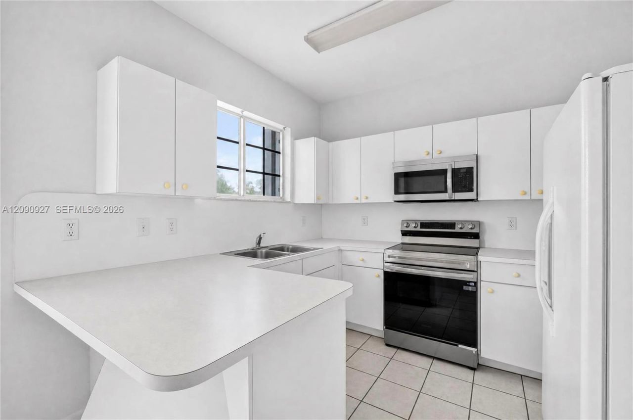 359 NE 27th Ter, Unit 204, Homestead, FL 33033 Photo