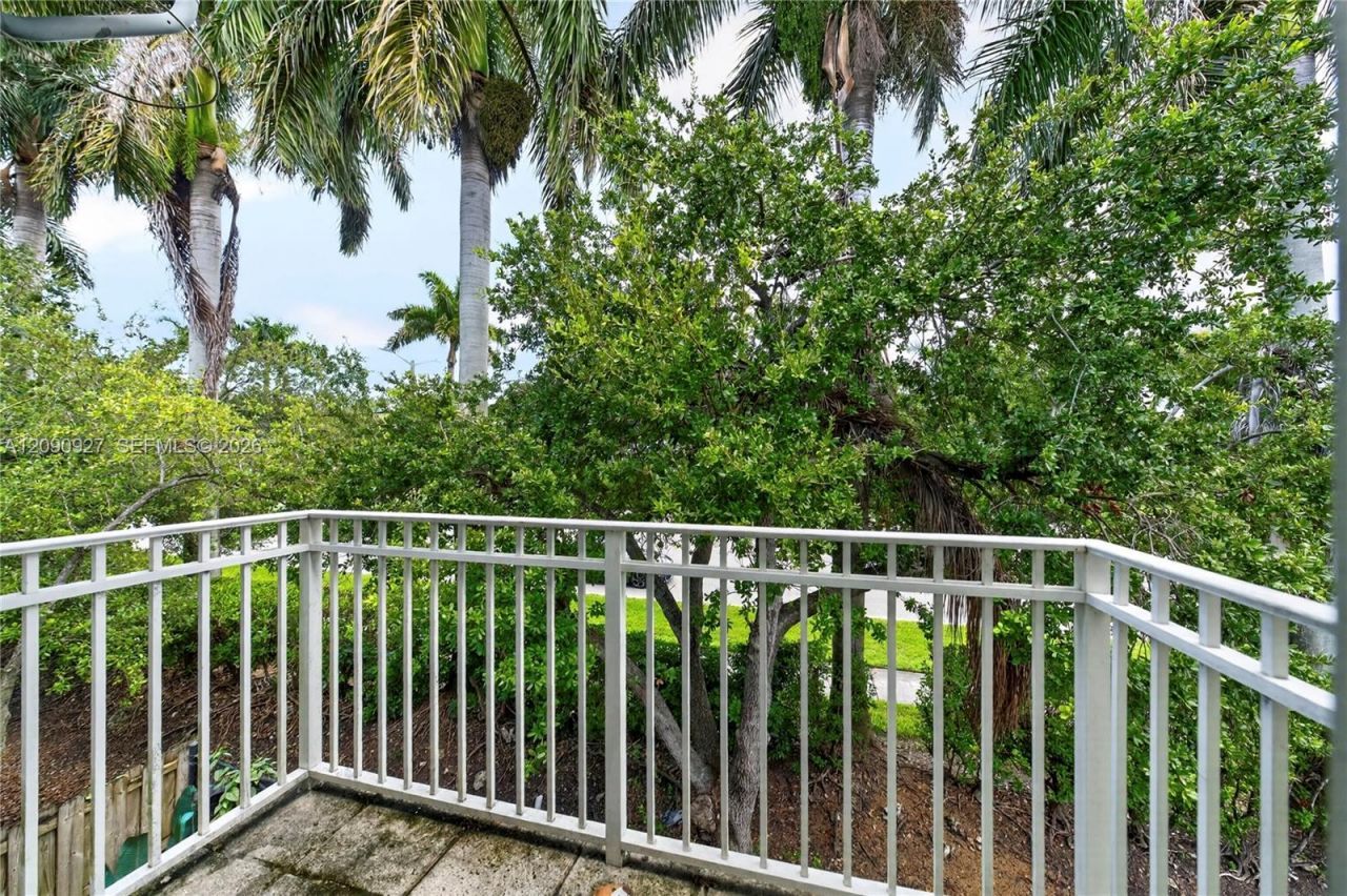 359 NE 27th Ter, Unit 204, Homestead, FL 33033 Photo