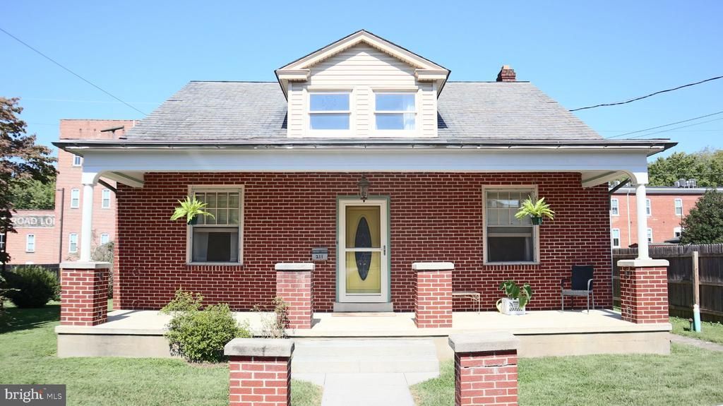 211 BROAD STREET, LANDISVILLE, PA 17538