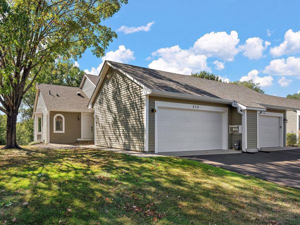 978 Winterberry Drive, Woodbury, MN 55125