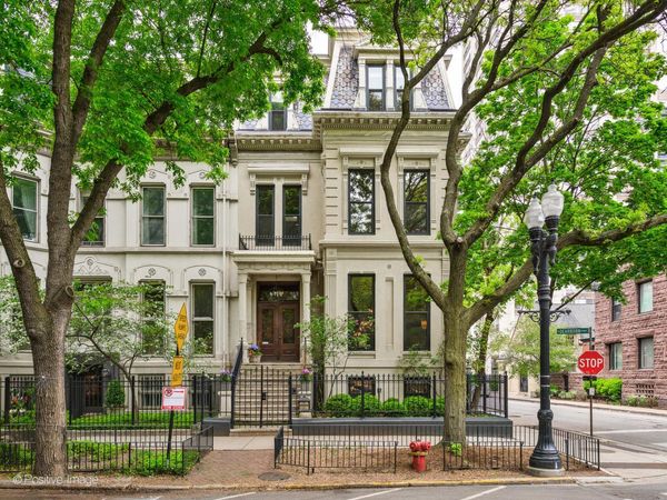 1454 N Dearborn Street , Chicago, IL 60610