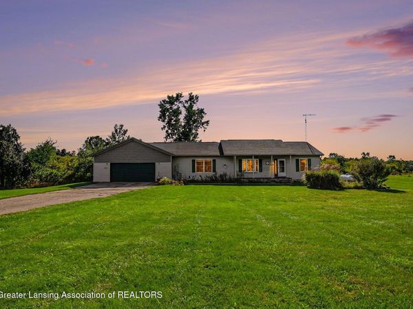 6753 W Howe Road, DeWitt, MI 48820