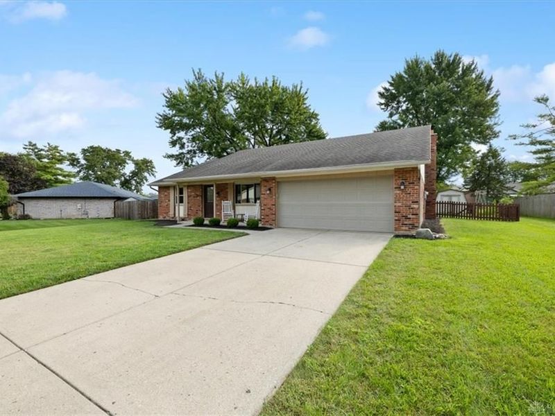 630 Wisteria Drive, Troy, OH 45373 Photo 3