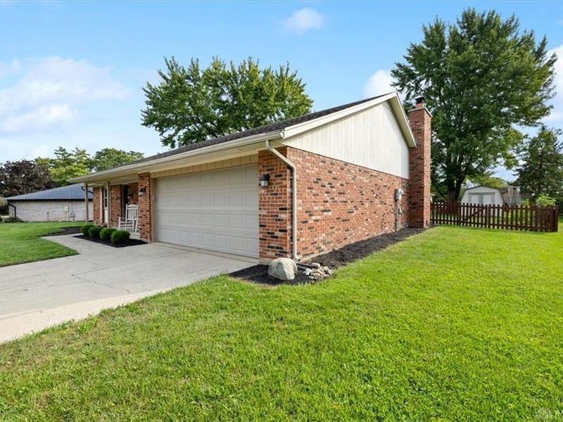 630 Wisteria Drive, Troy, OH 45373 Photo 5