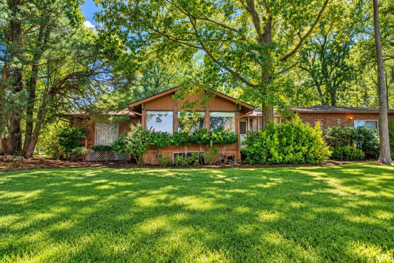 1749 Cliffwood Dr.  Photo 13