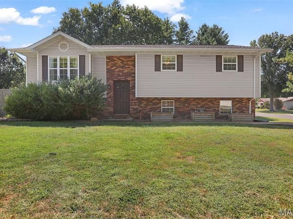 913 Long Branch Road, Troy, IL 62294