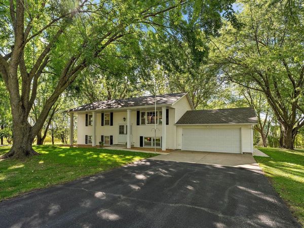 18421 Country Squires Circle, Prior Lake, MN 55372
