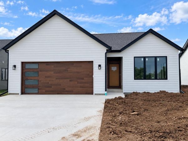 846 Stanton WAY, Saukville, WI 53080