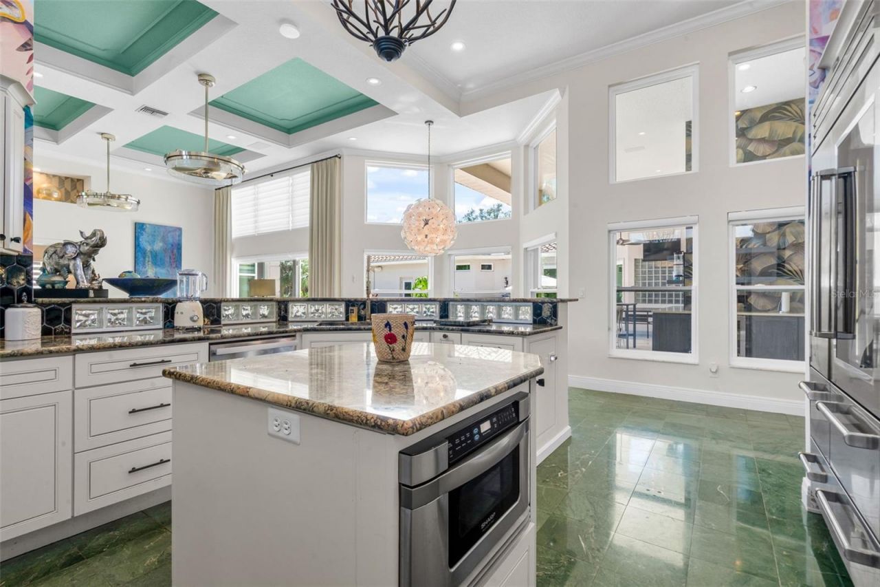 6320 Pasadena Point Boulevard, Gulfport, FL 33707 Photo