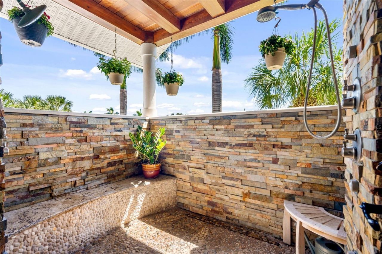 6320 Pasadena Point Boulevard, Gulfport, FL 33707 Photo