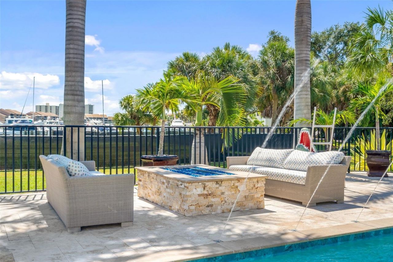 6320 Pasadena Point Boulevard, Gulfport, FL 33707 Photo