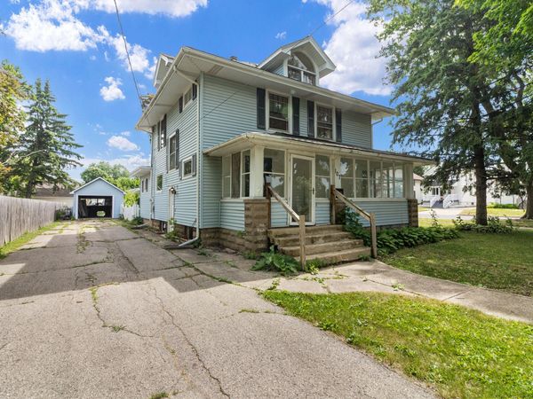107 N Harrison St, Delavan, WI 53115
