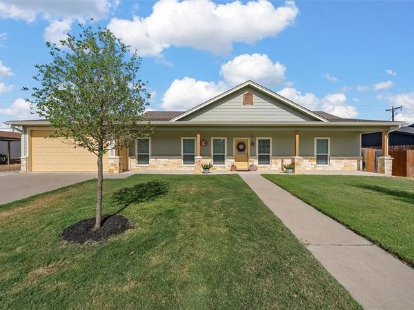 505 David Davis Drive , McGregor, TX 76657
