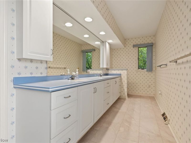 101 Golf Drive, Cortland, OH 44410 Photo 13