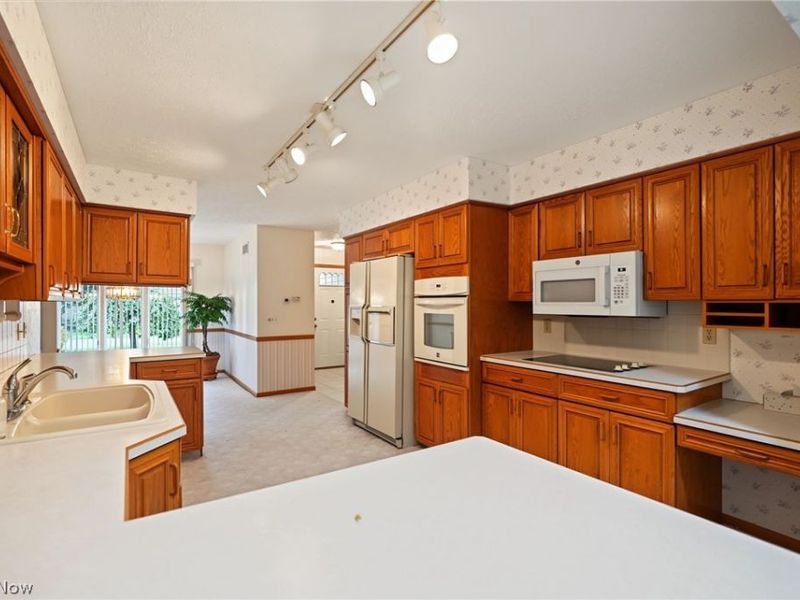 101 Golf Drive, Cortland, OH 44410 Photo 7