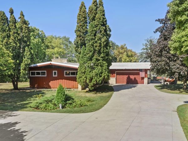 2439 Hauer Trail, Shakopee, MN 55379