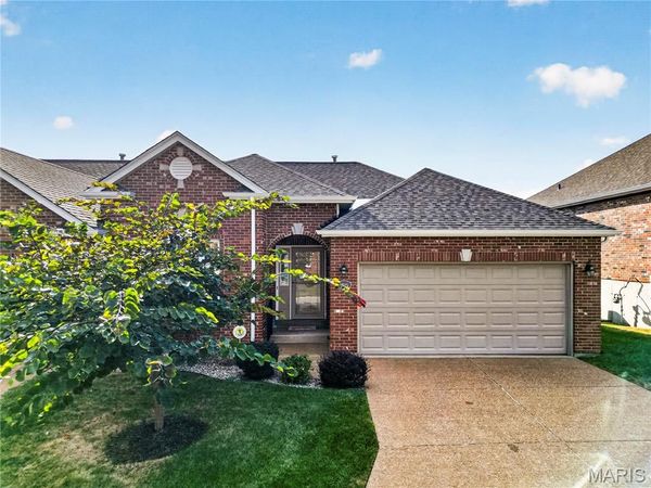 6025 Glennaire Drive, Oakville, MO 63129