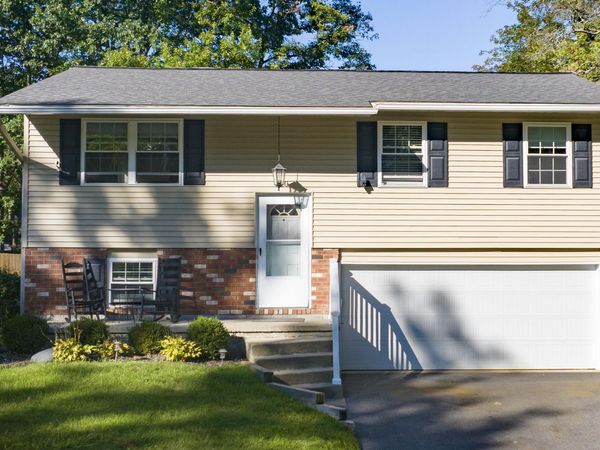 10 Deerleap Place, Saratoga Springs, NY 12866