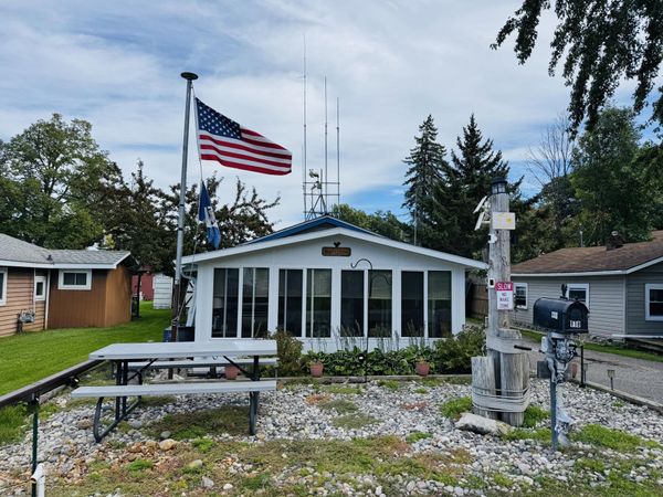 118 Jefferson Avenue, Houghton Lake, MI 48629