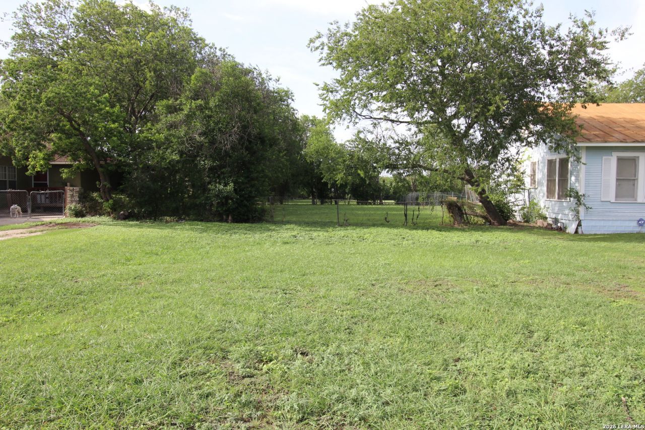 555 Menefee Blvd, San Antonio, TX 78207 Main Photo