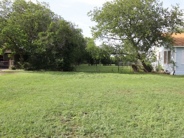 555 MENEFEE BLVD, San Antonio, TX 78207