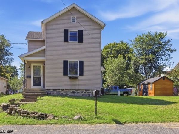 9 Church St, Knowlton, NJ 07832
