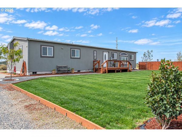 57250 SNOWFLAKE RD, Christmas Valley, OR 97641