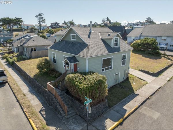 589 W OLIVE ST, Newport, OR 97365