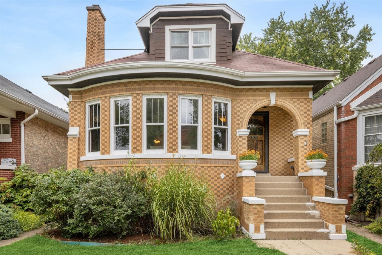 5424 W Waveland Avenue, Chicago, IL 60641 Main Photo
