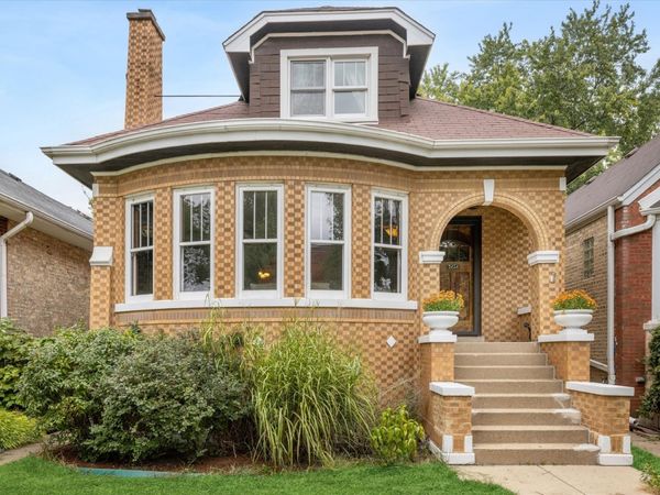 5424 W Waveland Avenue , Chicago, IL 60641