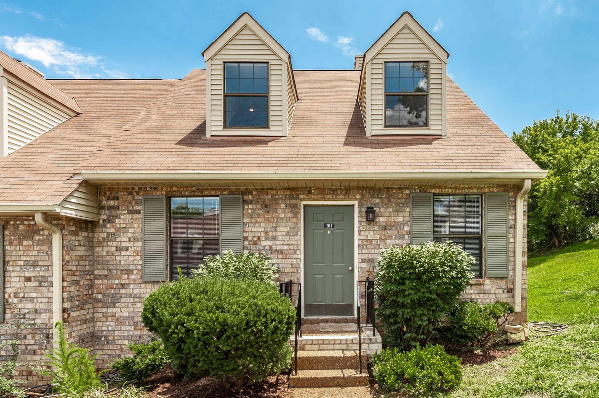 101 Deerpoint Ln, Hendersonville, TN 37075 Main Photo