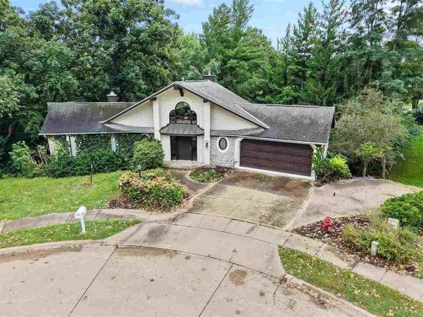 10 Brown Deer Knoll, Coralville, IA 52241