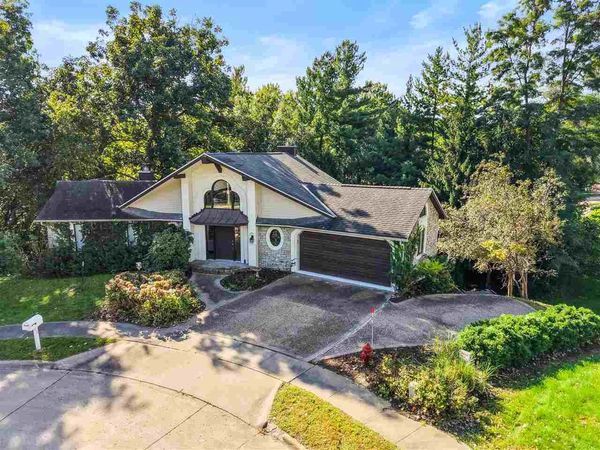 10 Brown Deer Knoll, Coralville, IA 52241
