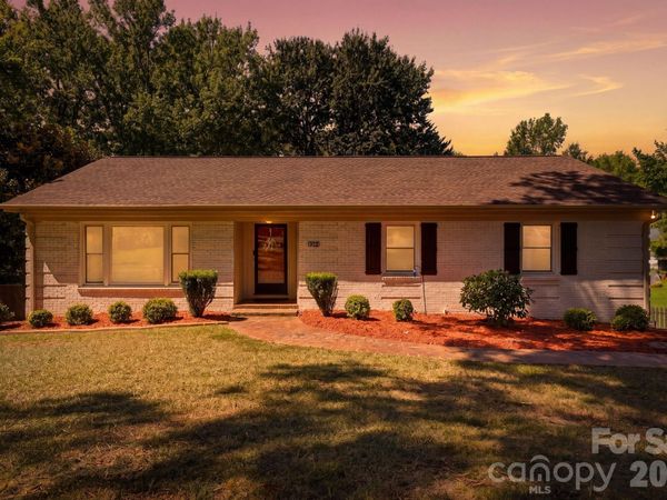 912 Tally Ho Court, Charlotte, NC 28212
