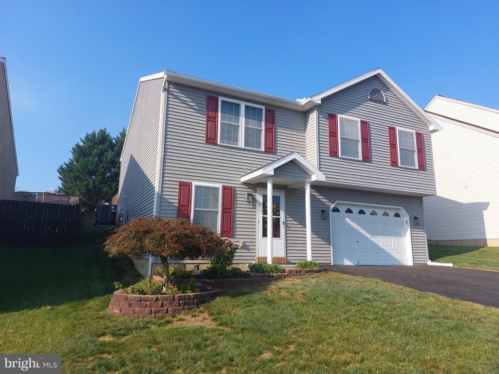 114 TWIN CREEKS DRIVE, JONESTOWN, PA 17038