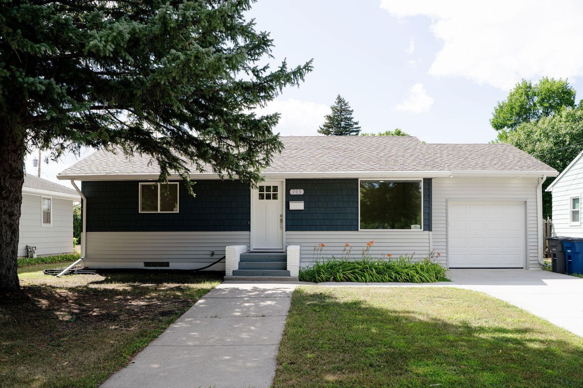705 18th Street N primary photo