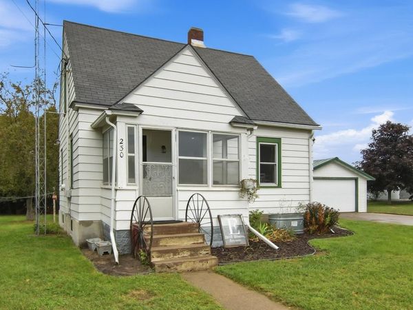 230 W Winona Avenue, Kellogg, MN 55945