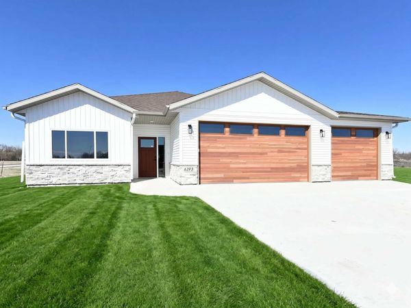 6393 68th Street S, Horace, ND 58047