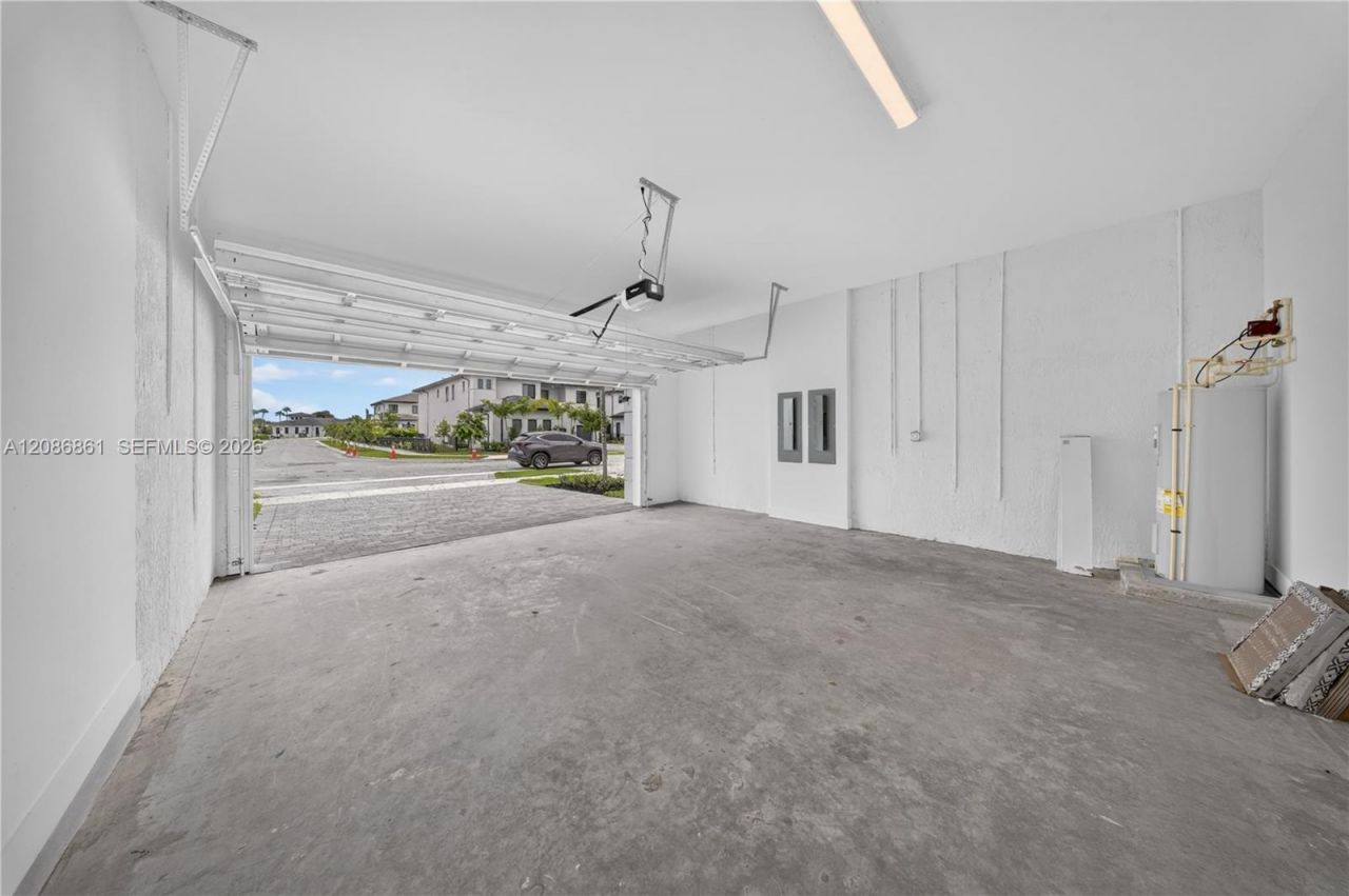 19638 NE 14th Ave , Unit 19638, Miami, FL 33179 Photo