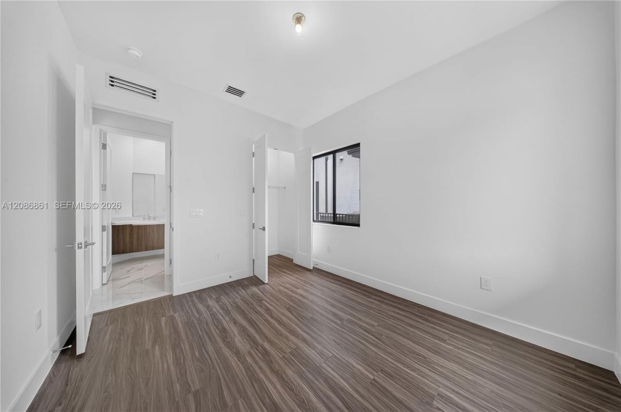 19638 NE 14th Ave , Unit 19638, Miami, FL 33179 Photo