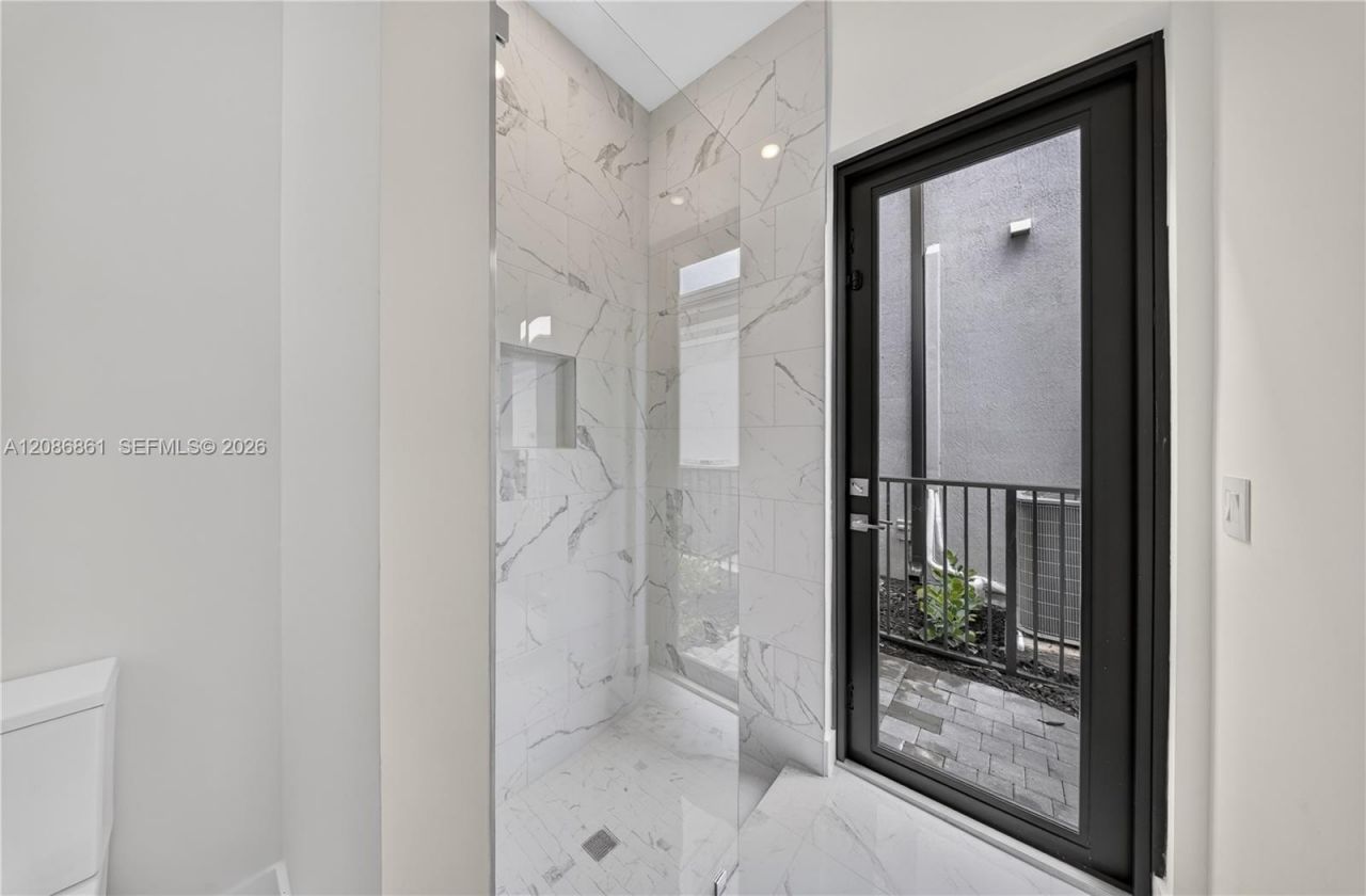 19638 NE 14th Ave , Unit 19638, Miami, FL 33179 Photo