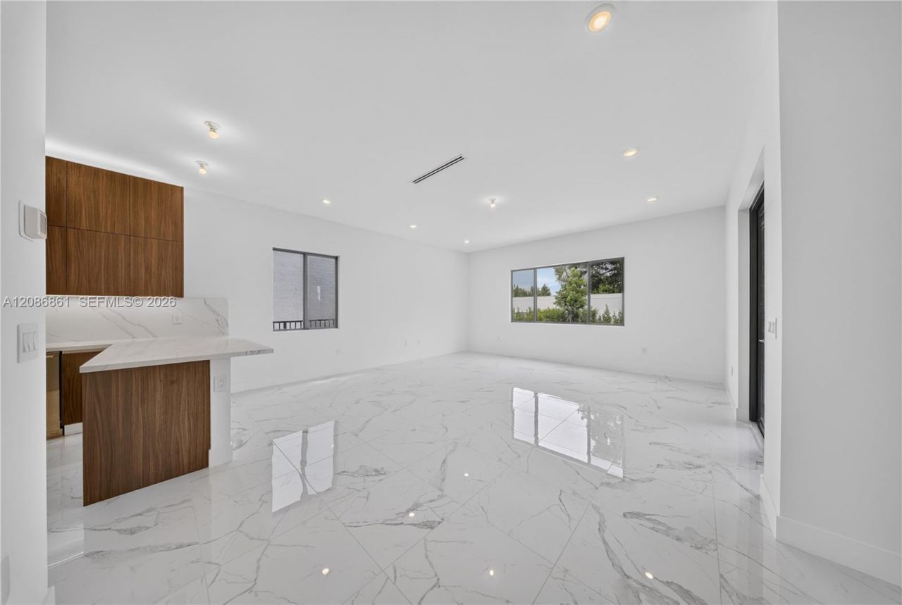 19638 NE 14th Ave , Unit 19638, Miami, FL 33179 Photo